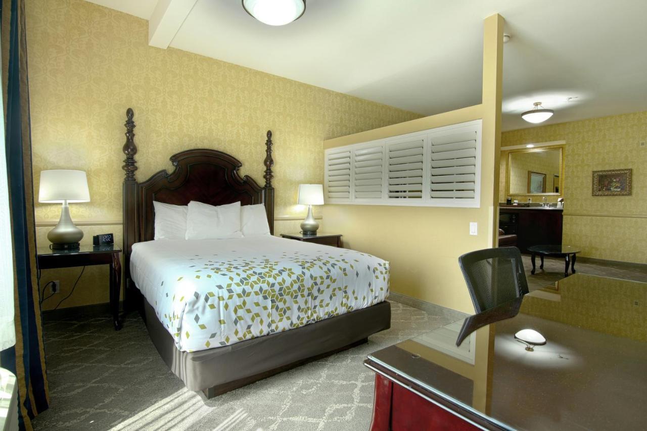 Azure Hotel&Suites Ontario Trademark Collection By Wyndham ภายนอก รูปภาพ